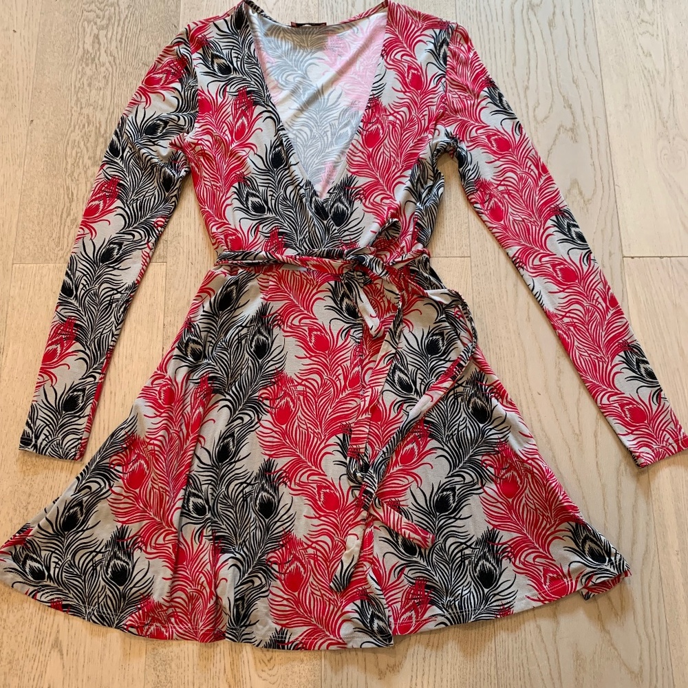 Women’s wrap around 70’s Style Dress size Small. .